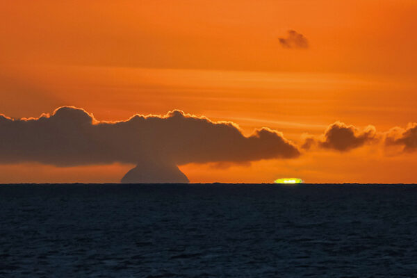 The Green Flash At Sunset Myth Or Fact Geographical