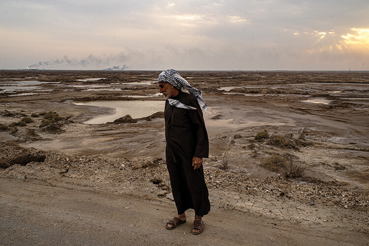 Mahdi Mutir, 57 and a father of five, used to be a fisherman in the marshes north of Basra. From his village, he can see the smoke from the Zubair oil field. He says that since 2021, the local marshes have dried up due to the construction of a new water station by one of the oil companies