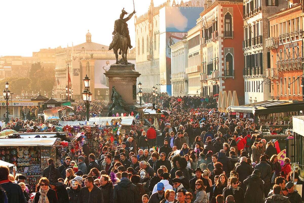 Busy streets of Venice before the pandemic's impact on tourism