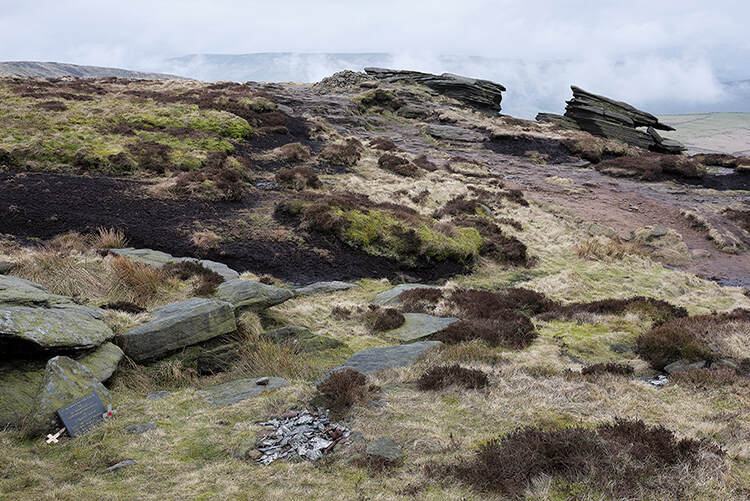 Cluther Rocks. Flying in high winds and blinding snow in January 1942, the crew of AE381 overflew the airfield on which they were meant to land during a training flight. As the pilot attempted to make a 180° turn, the aircraft flew into the western edge of Kinder Scout