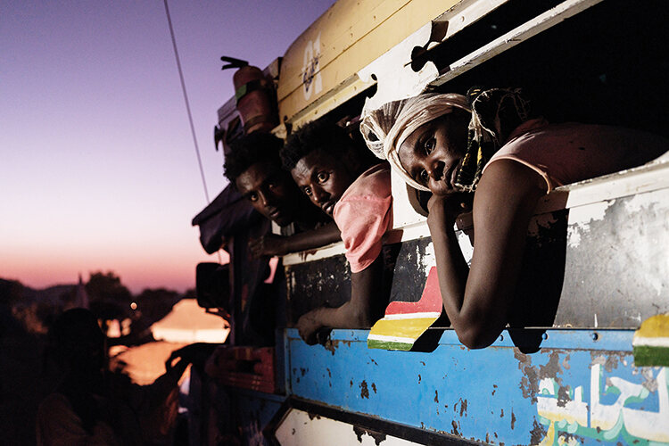 Refugees from Tigray arrive in Sudan by bus