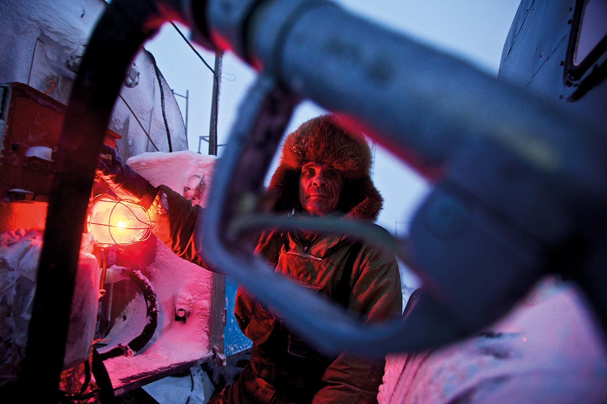 Photographing the hunt for oil and gas in Russia's frozen north ...