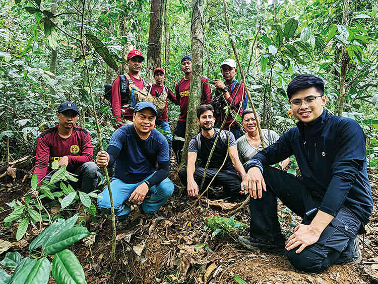 The team prepares for the first ever attempt at propagating rafflesia in the Philippines
