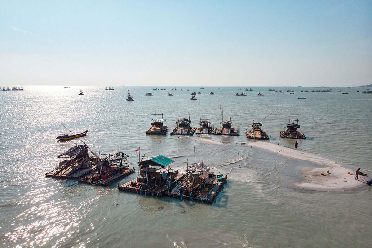 The ocean floor off the village of Batu Belubang is rich with tin deposits and is now known as the Bay of a Thousand Rafts