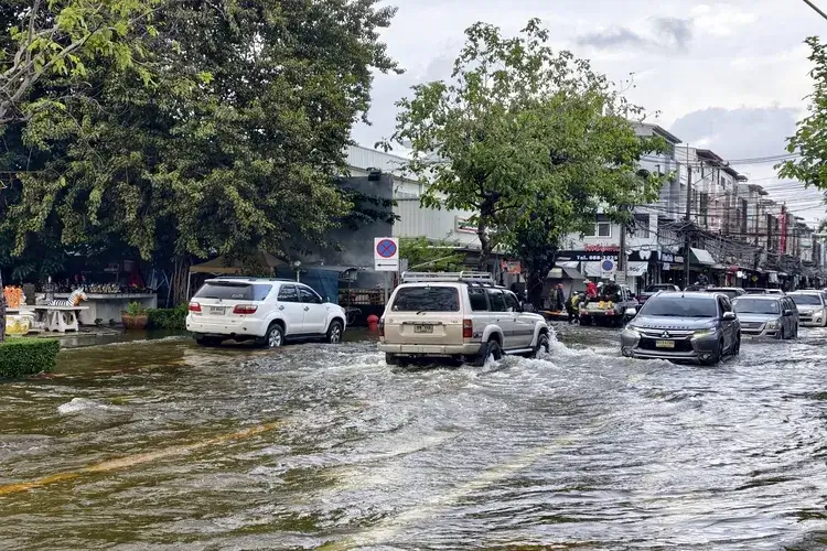 Bangkok, Thailand. September 28, 2026. Cars wading through flooded road following heavy rain across Bangkok as the Bangkok Metropolitan Administration declared a public flood disaster.