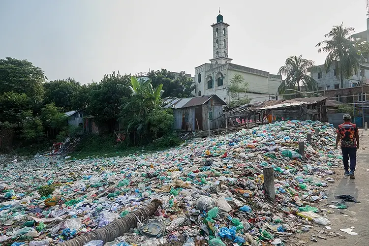 An estimated 73,000 tonnes of plastic waste is carried down Bangladesh’s rivers and out into the sea every year