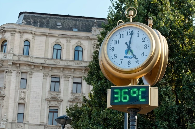 A large, ornate clock shows the time, while a digital display below indicates a temperature of 36 degrees Celsius,