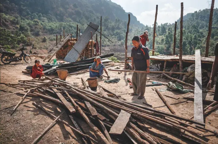 A displaced family making
a new home near Moe Bye