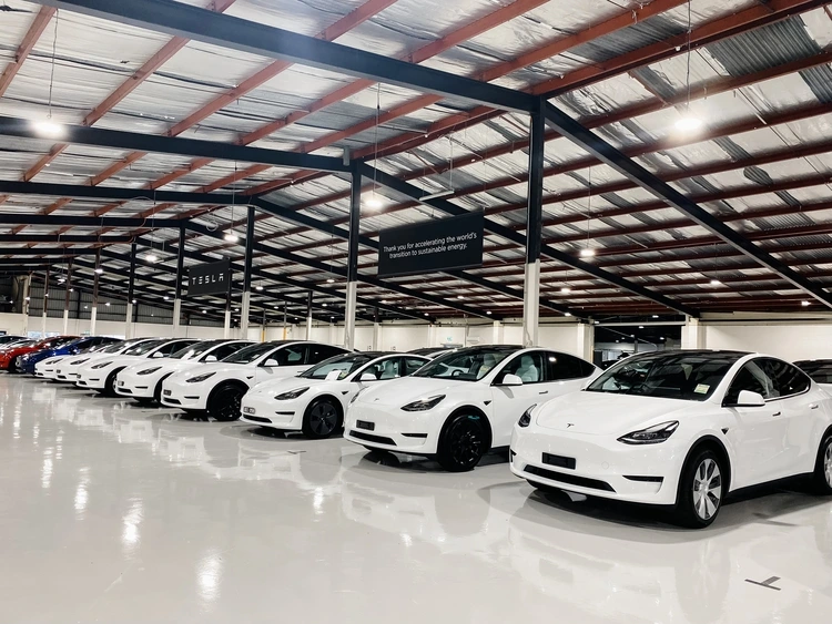 Workers operate equipment to produce photovoltaic circuit boards at a production workshop of a green energy technology company in Jiujiang, Jiangxi province.