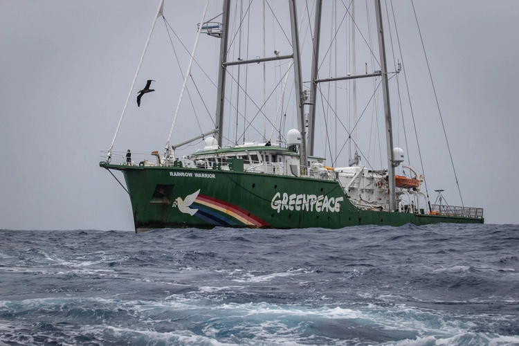 Greenpeace Rainbow Warrior.