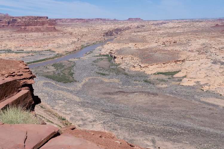 Drought on the Colorado River at Lake Powell 's Hite Bridge crossing. Image: Lisa Parsons/Shutterstock