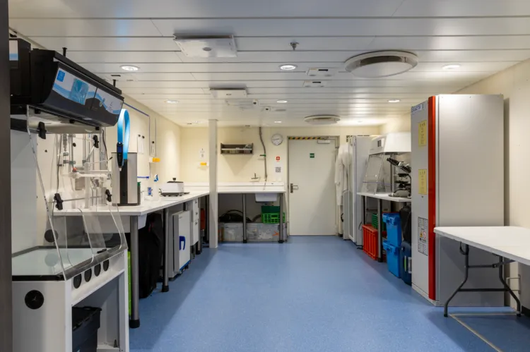 Dry Lab onboard Le Commandant Charcot