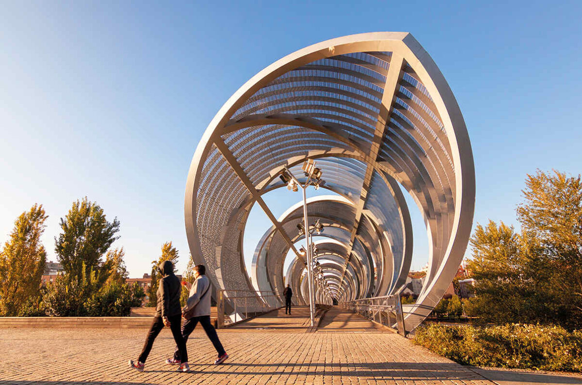 One of the new sustainable cycle and pedestrian paths in Madrid