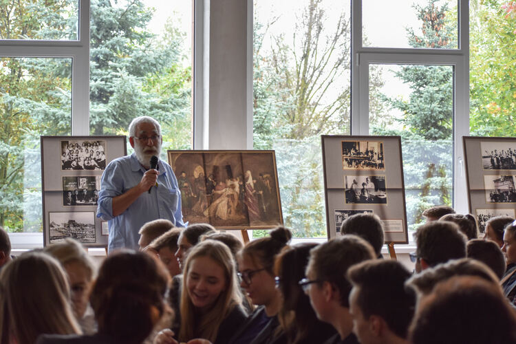 Jewish man reading lecture about Jewish people for pupils in school.