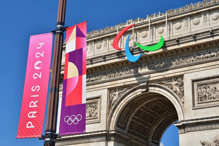 Paris, France. The Arc de Triomphe with the Paralympic symbol attached and the Paris Olympic flag. July 17, 2024.