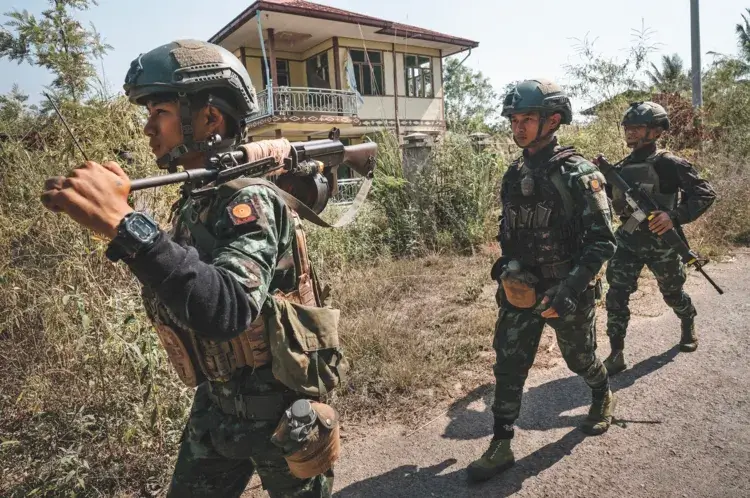 Patrol of rebel troops