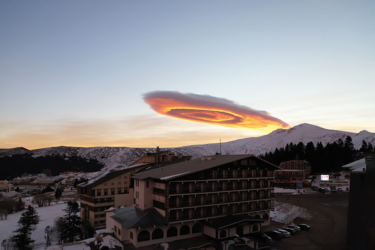 Lenticular cloud during sunrise in Bursa, Türkiye