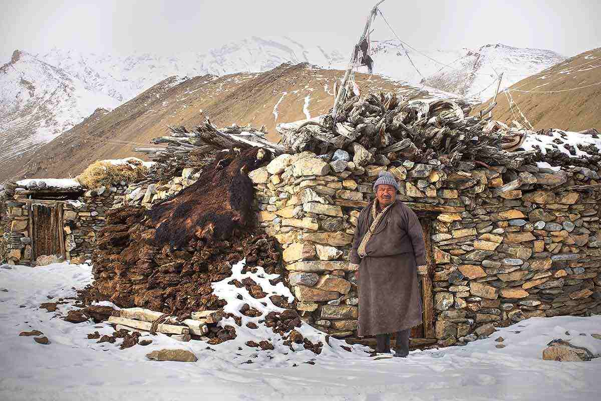 Lobstang standing in front of his winter house