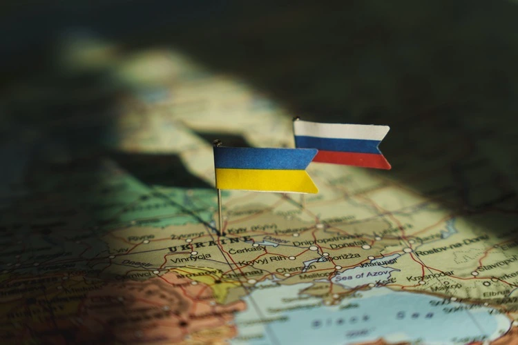 Ukrainian and Russia flag on map