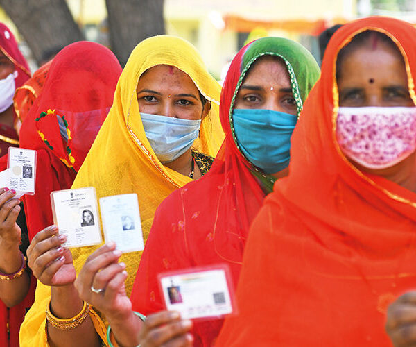 Women wait to vote in India geopolitics