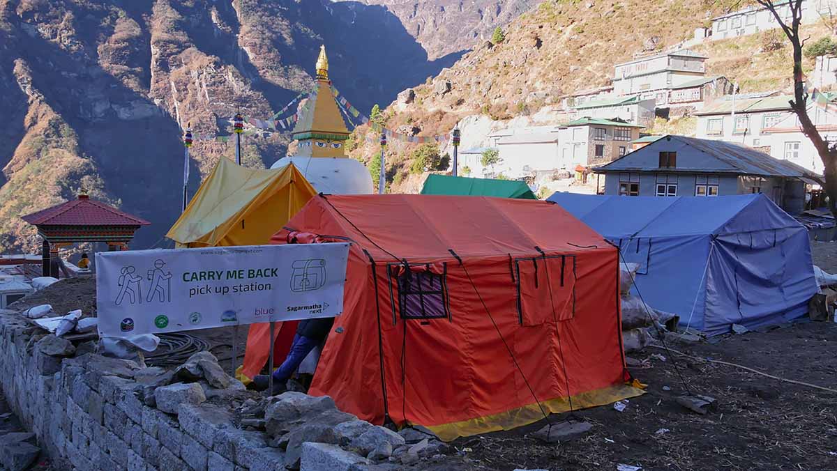 Clean-up rubbish Mount Everest