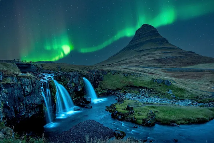 Northern lights over Kirkjufell at night in the autumn of Iceland.