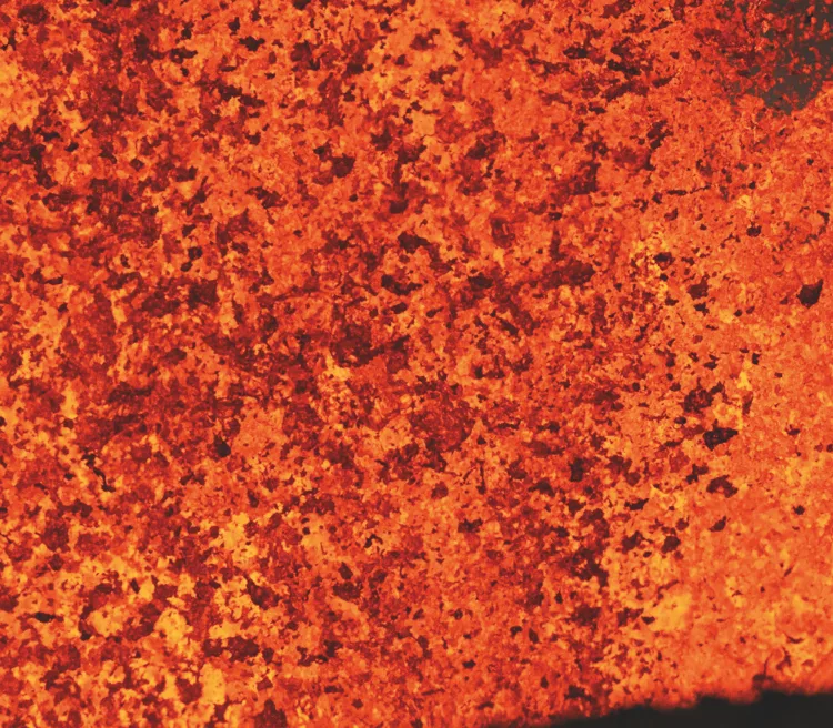 Yellow sulphur deposits and degassing at Kīlauea