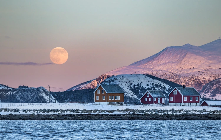 Supermoon and sunset in the winter