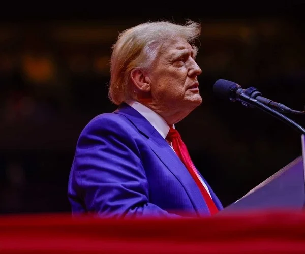 SIOUX CITY, IOWA, USA - NOVEMBER 6, 2016 Republican presidential candidate Donald Trump speaking to his supporters at the “Make America Great Again” rally in the Sioux City Iowa convention center