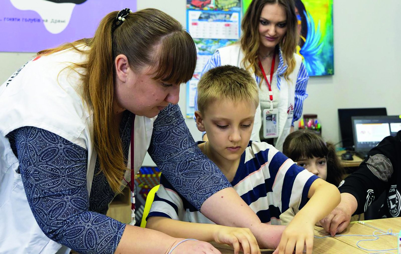 A psychologist working with a child at the Vidnovlennya clinic